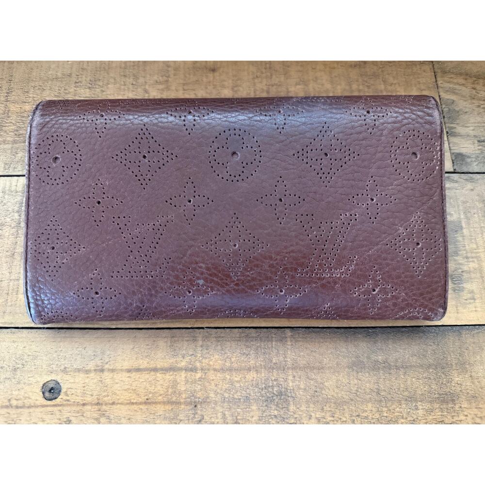 LOUIS VUITTON Mahina Portefeuille Amelia Long Wallet Dark Brown - Picture 4 of 16